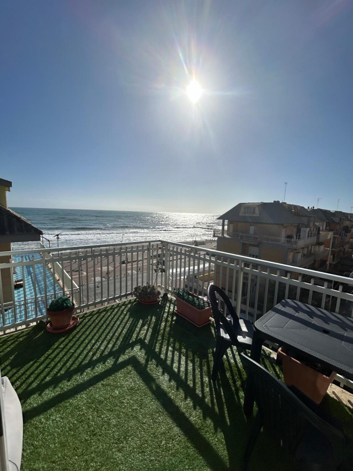 Front Sea Luxury Apartment Lido di Ostia Exterior photo