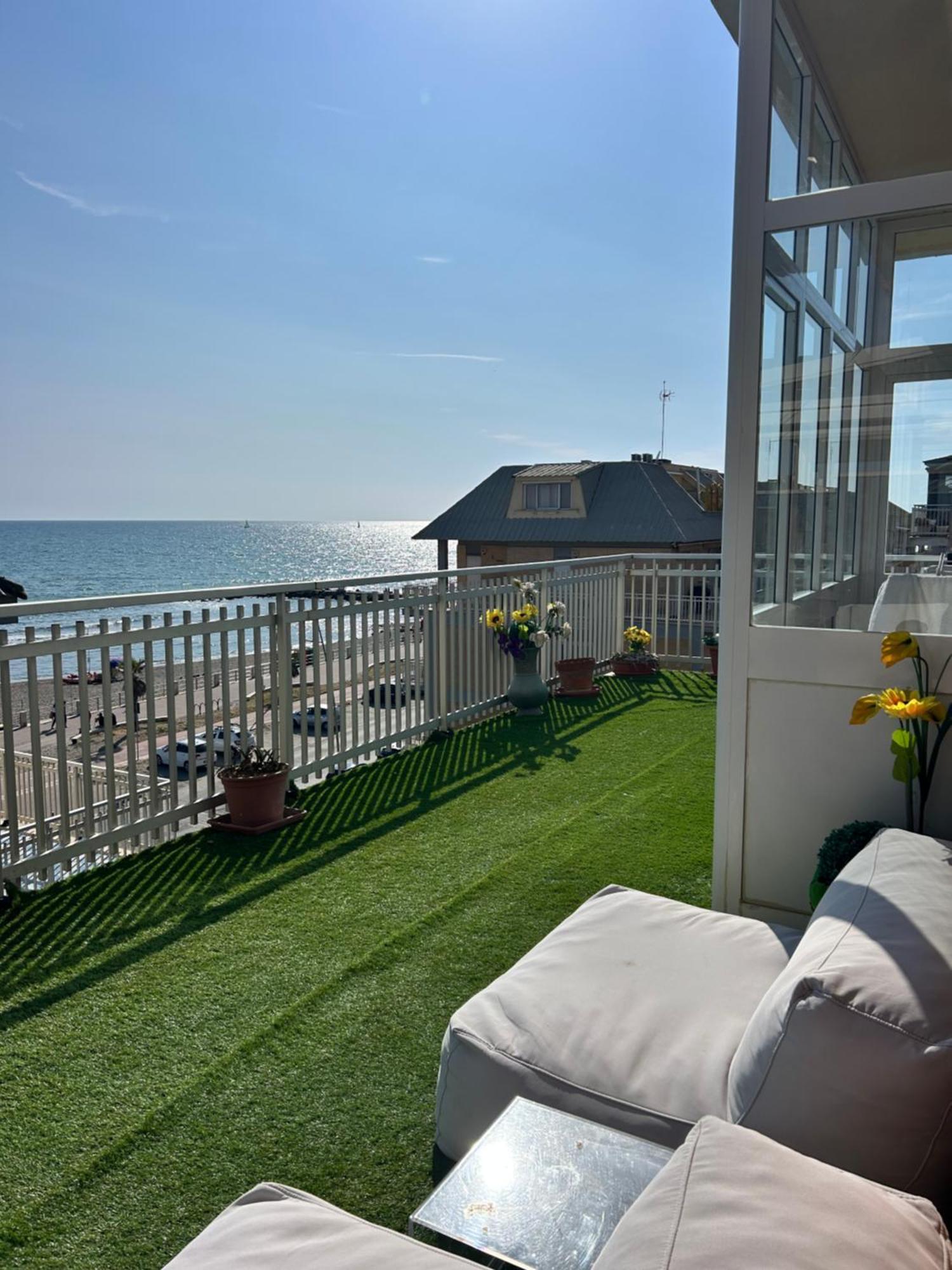 Front Sea Luxury Apartment Lido di Ostia Exterior photo
